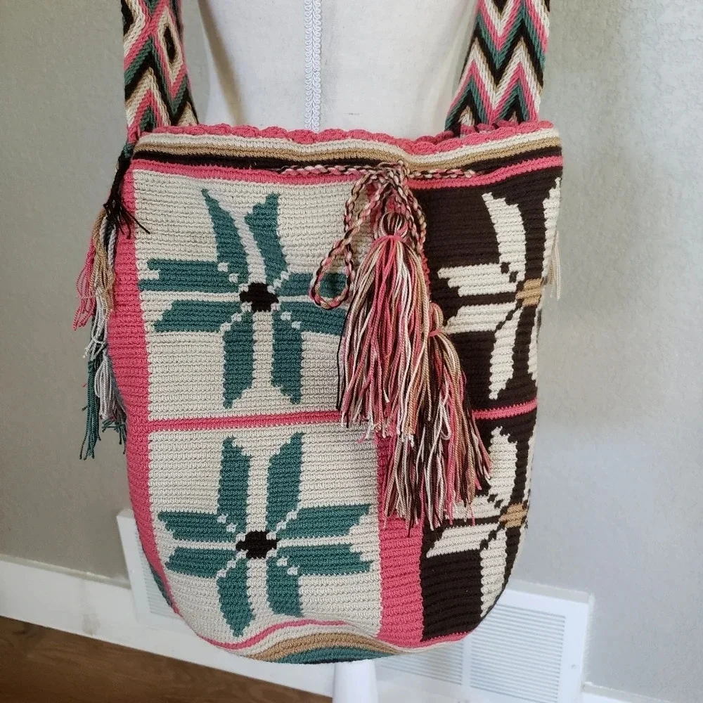 Hobo bucket style knitted crotchet bag